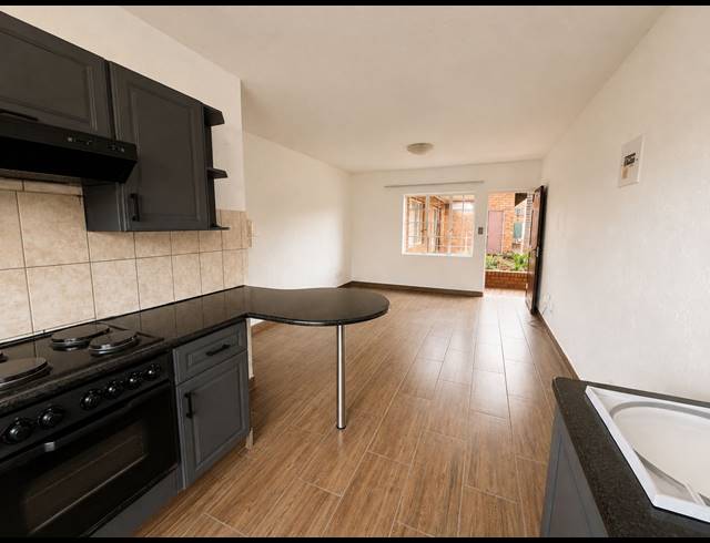 2 BEDROOM SECTIONAL TITLE FOR SALE IN KENLEAF